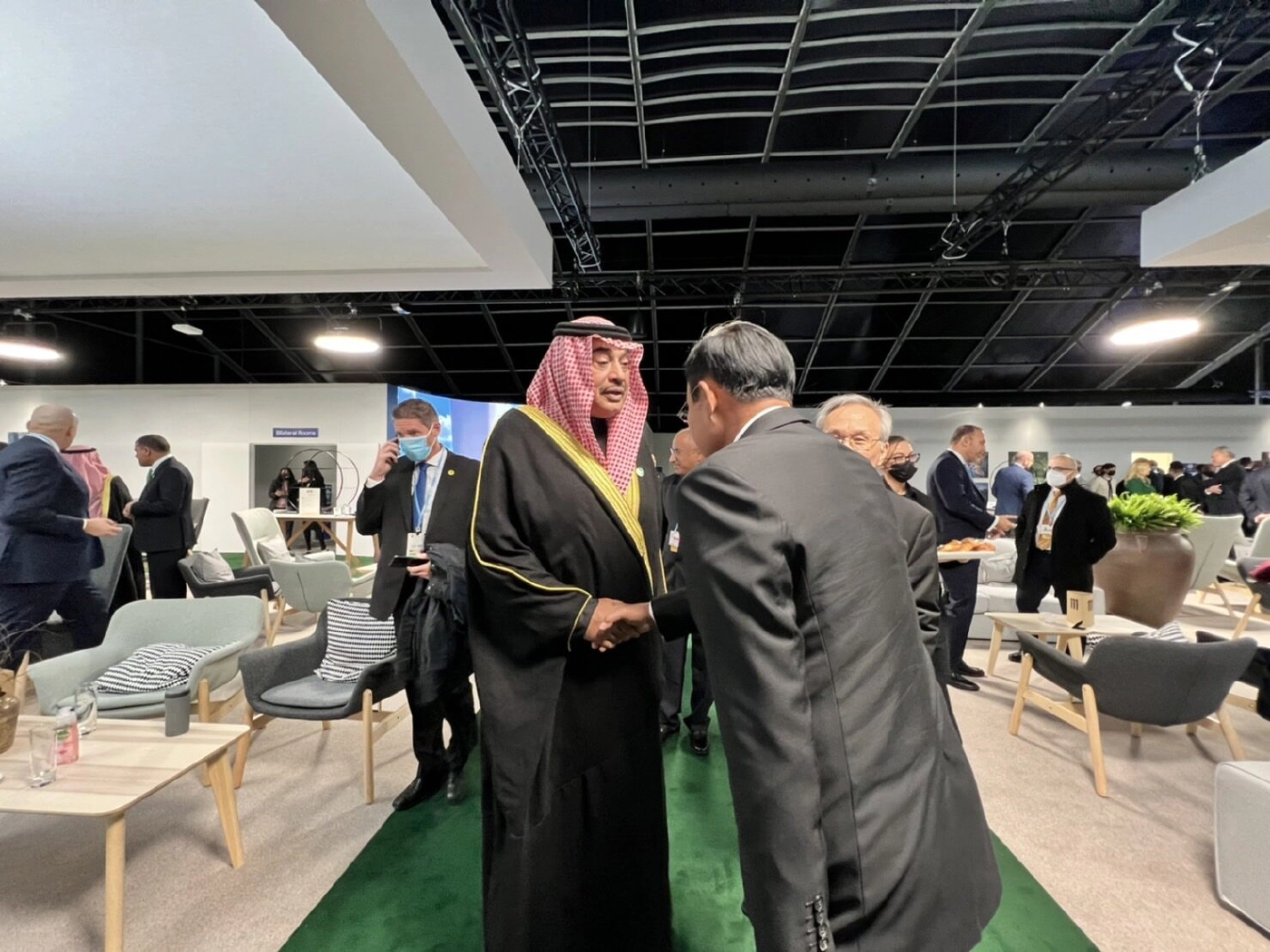 ประชุมCOP26 "บิ๊กตู่" ใช้ข้อศอกชนทักทายผู้นำนานาชาติ