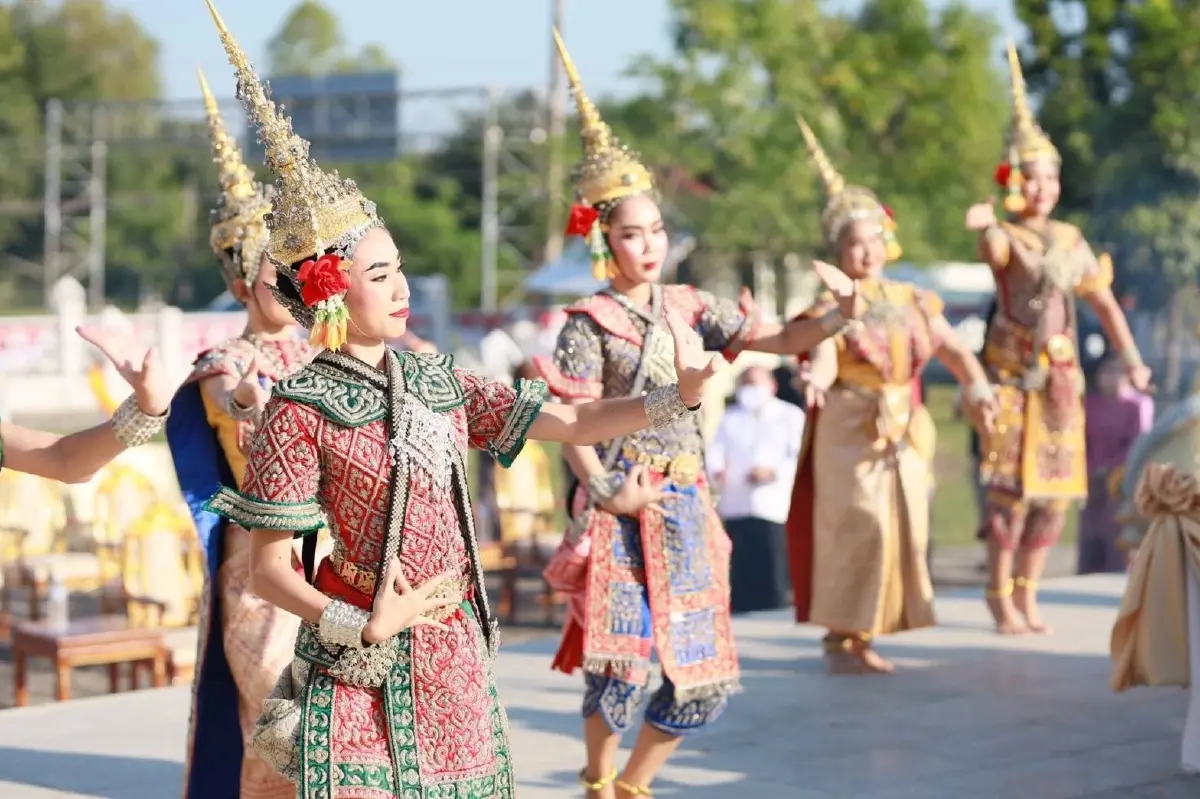 "สุโขทัย"เริ่มแล้วประเพณีลอยกระทง เผาเทียน เล่นไฟ วิถีใหม่