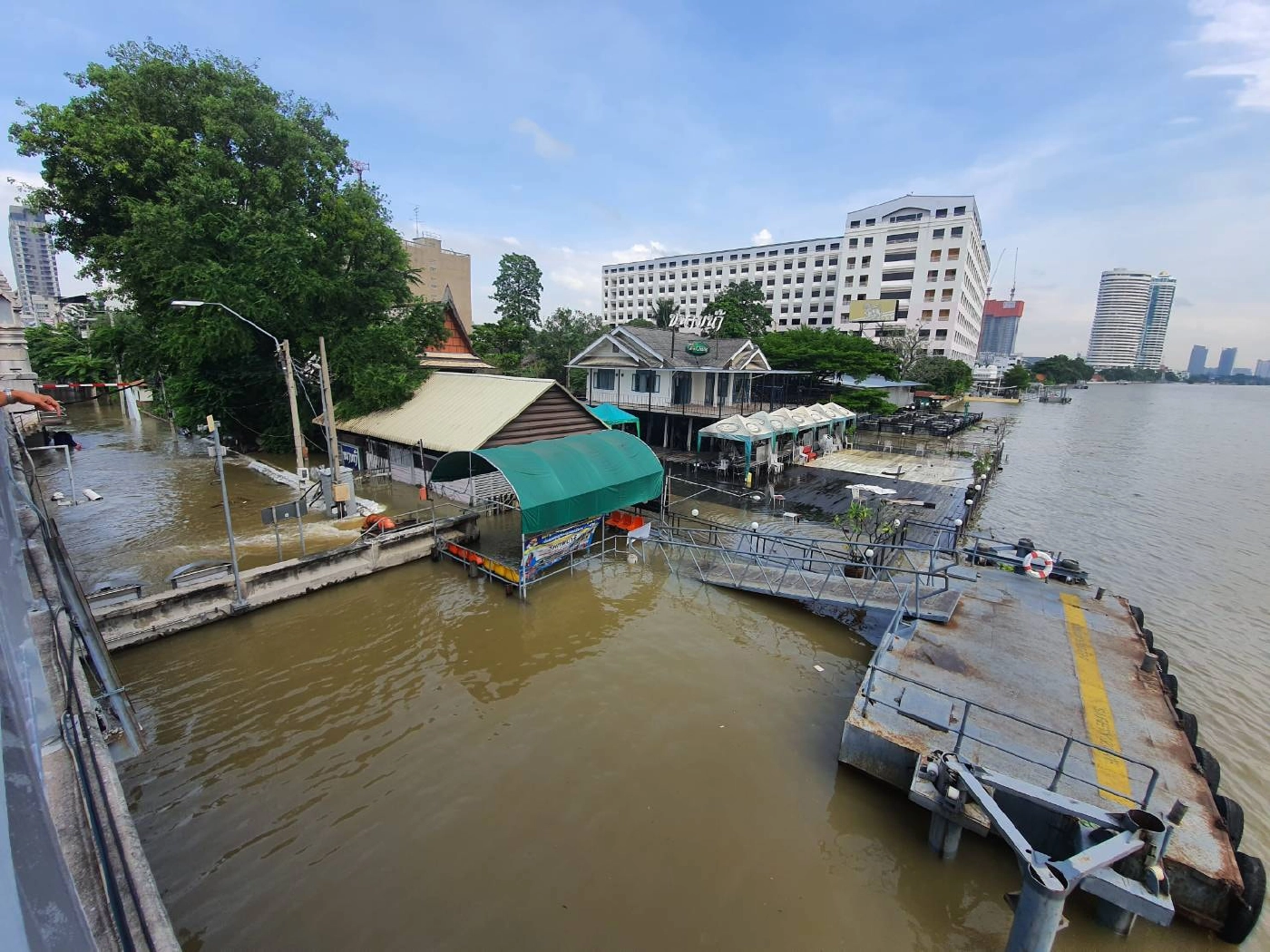 แจ้งเตือนประชาชนหลีกเลี่ยงการใช้เส้นทางสะพานกรุงธน