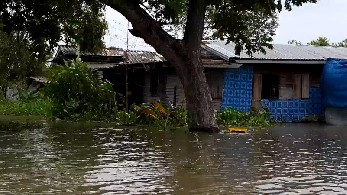 น้ำท่วมทุ่งชาวบ้านยังอ่วมตัดขาดโลกภายนอก