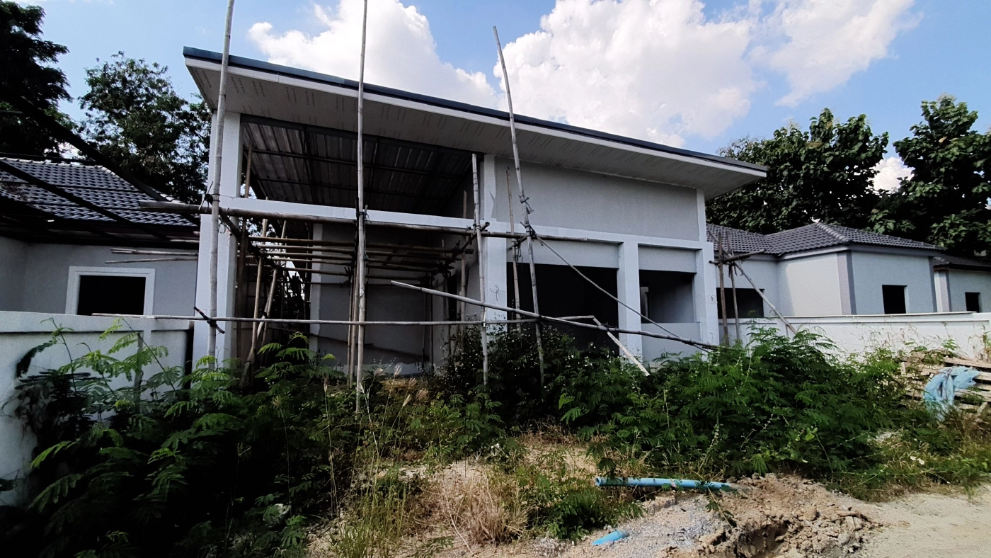 "นายหน้า-ผู้รับเหมา"บ้านสร้างไม่เสร็จเก็บตัวเงียบ