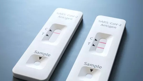 หมอศิริราชแนะ ตรวจ ATK ให้เด็กเรียน on-site เลือกใช้แบบน้ำลาย-swab จมูก