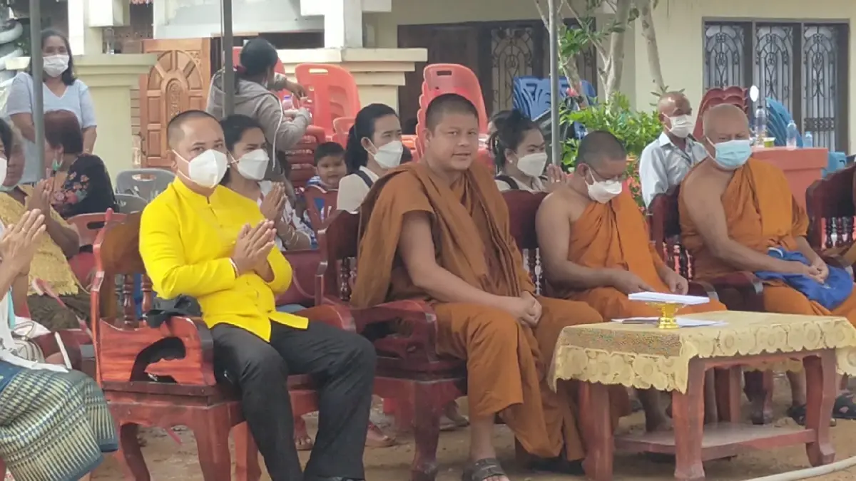 สาวกรี๊ดลั่นร่ายรำบูชา "ไอ้ไข่" ผู้ศรัทธาถูกรางวัลที่ 1 มาแล้ว 2 งวด