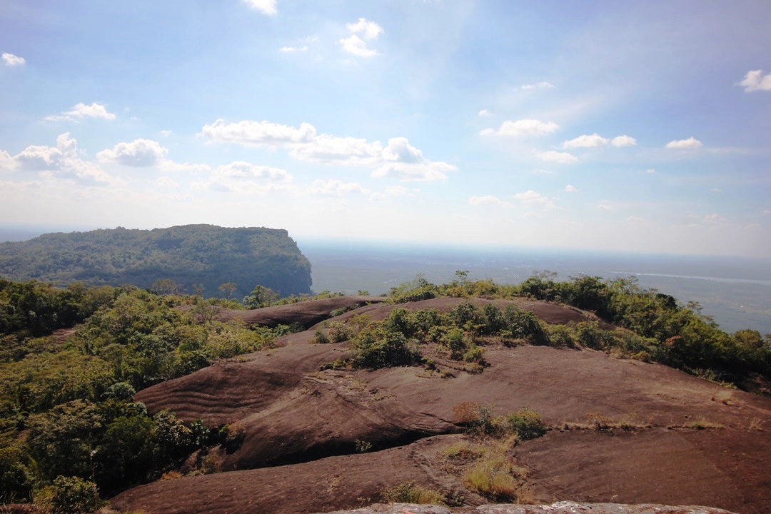 ตะลุยเทือกเขาภูลังกาสำรวจเส้นทางกราบนมัสการพระธาตุ
