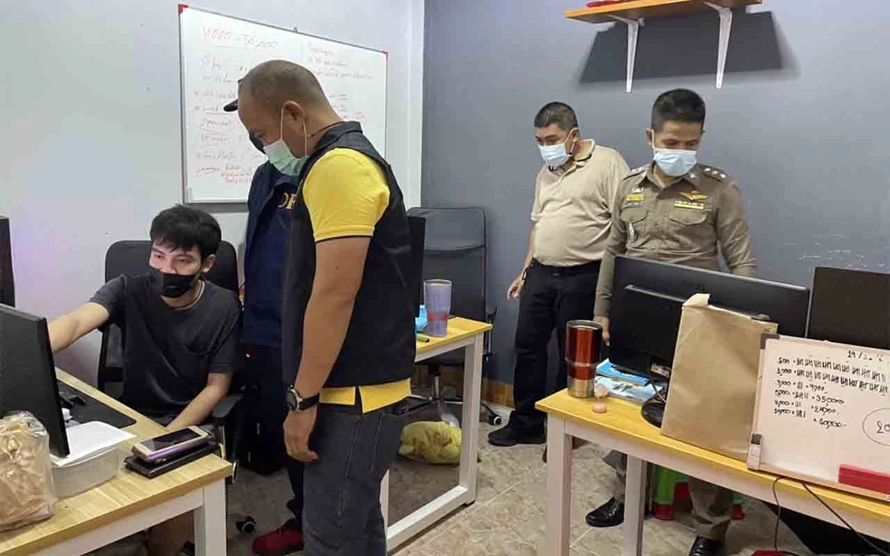บุกจับเว็บพนันออนไลน์ เงินหมุนเวียนกว่า 100 ล.บ.ฐานลูกค้า 7 หมื่นราย