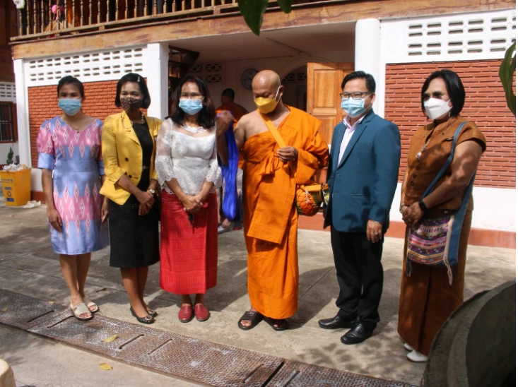 แฟนคลับแห่ส่ง "ครูปรีชา" บวชเป็นพระ 9 วัน 