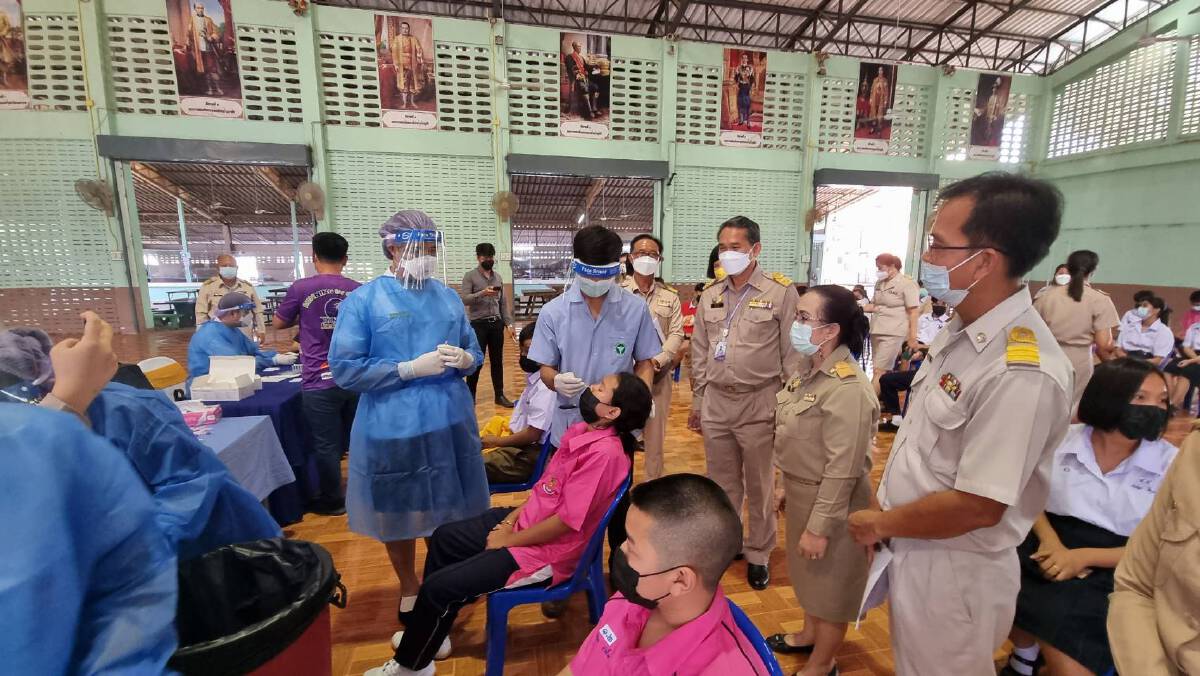 สุ่มตรวจ ATK นักเรียน เปิด On Site วันแรก
