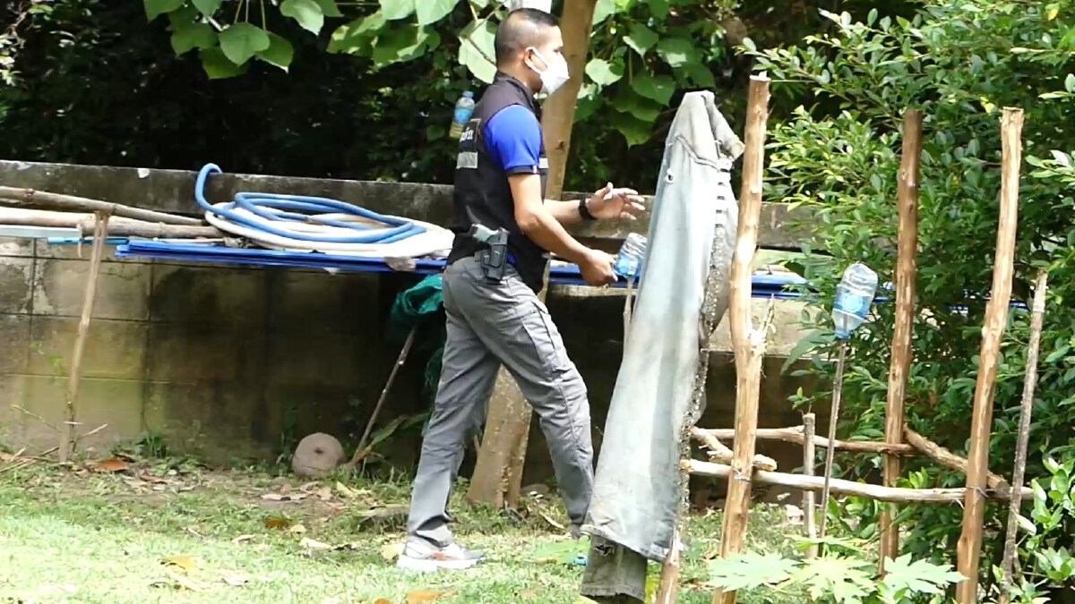 ไล่จับหนุ่มเสพยาตกใจกระโดดกำแพงหนีเข้าป่าแต่ไม่รอด