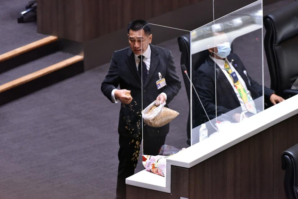 ของขึ้น ! “พิเชษฐ์” หว่านข้าวกลางสภาฯ หลัง “จุรินทร์” ไม่มาตอบปัญหาราคาตก