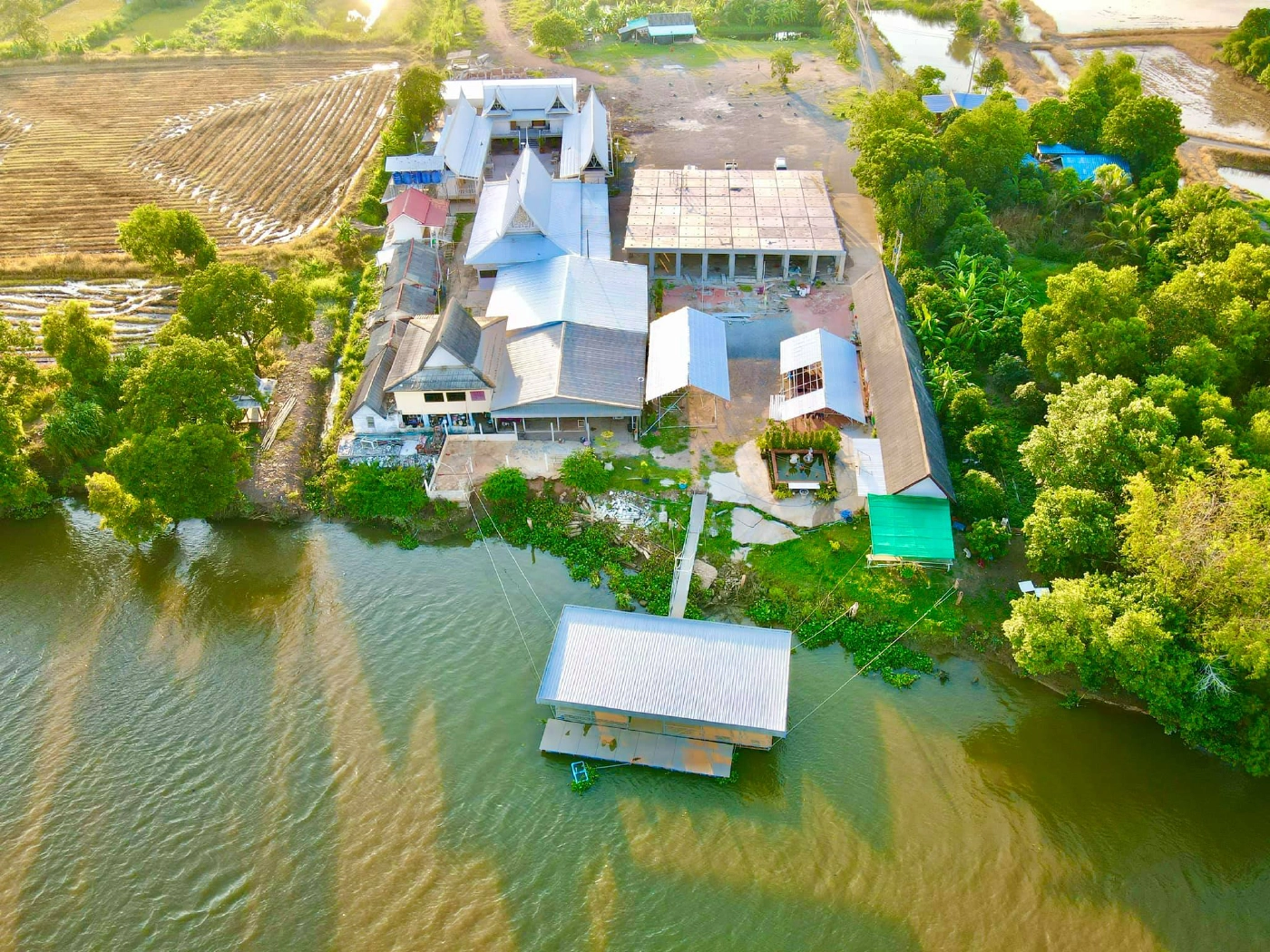 เที่ยวงานลอยกระทง สีสันแห่งสายน้ำ ลอยกระทงกะลาสาย