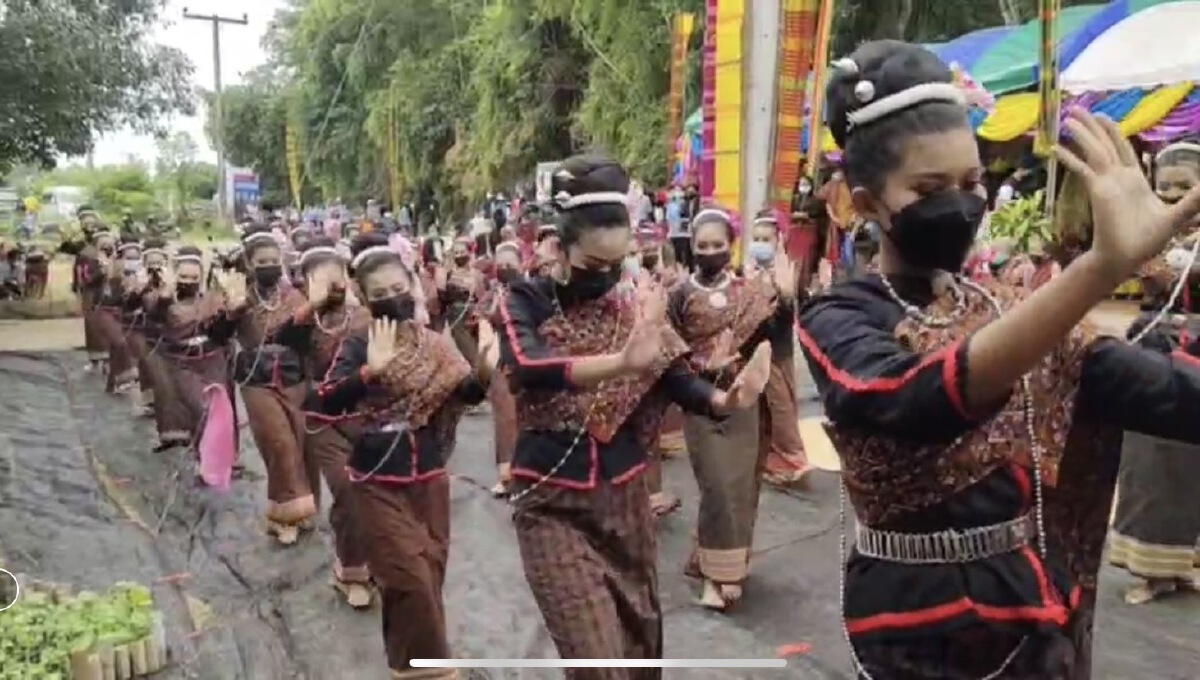 ชนเผ่ากูย จัดงาน โฮมแซมซาย แอบุญ จา ปอม กินข้าวเม่า