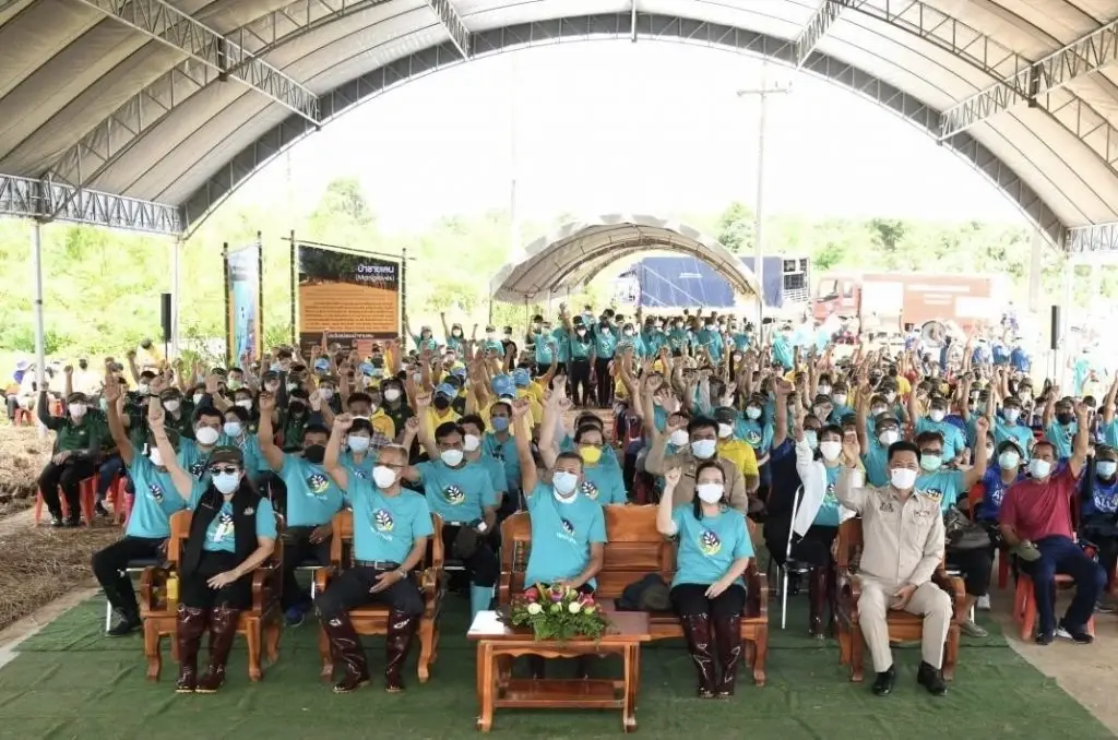 กฟผ.จับมือชาวชุมพรคิกออฟโครงการ"ปลูกป่าล้านไร่"