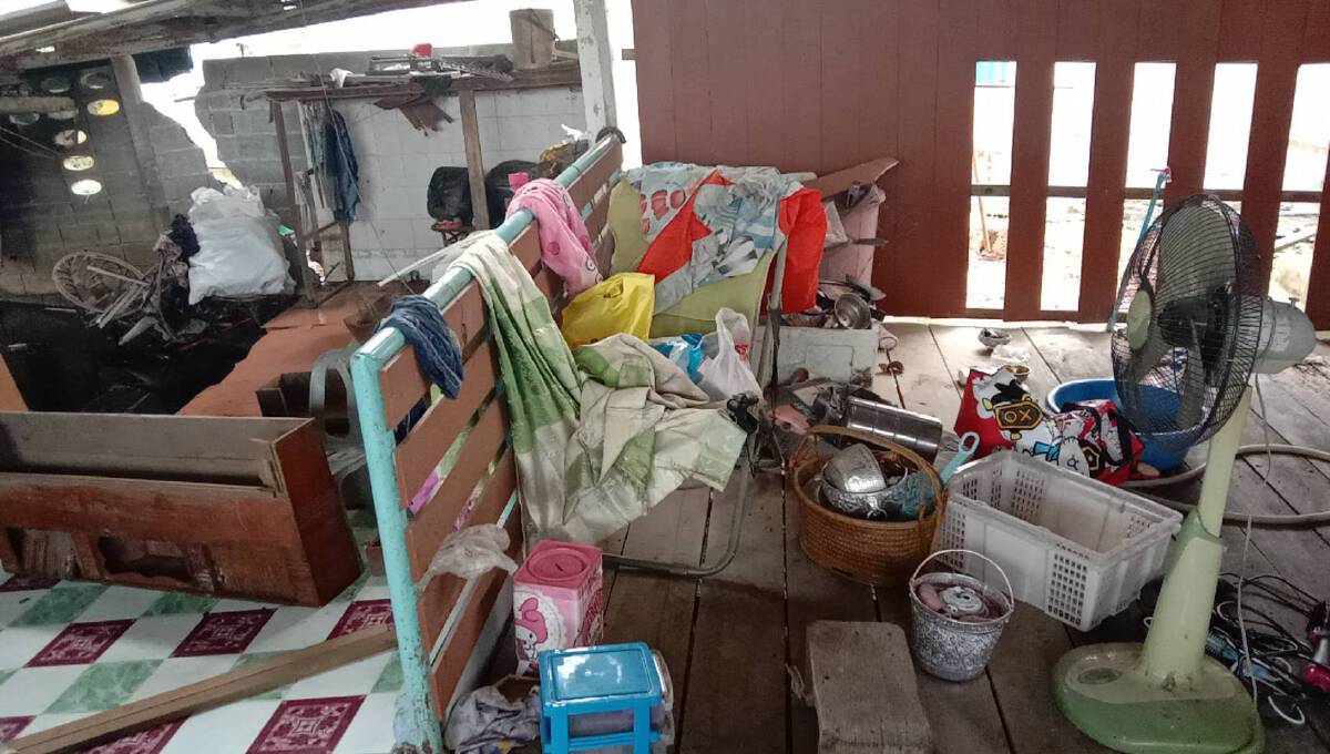 รอดหวุดหวิดบ้านทรุดพังทั้งหลังจมน้ำทรัพย์สินเสียหายหมด