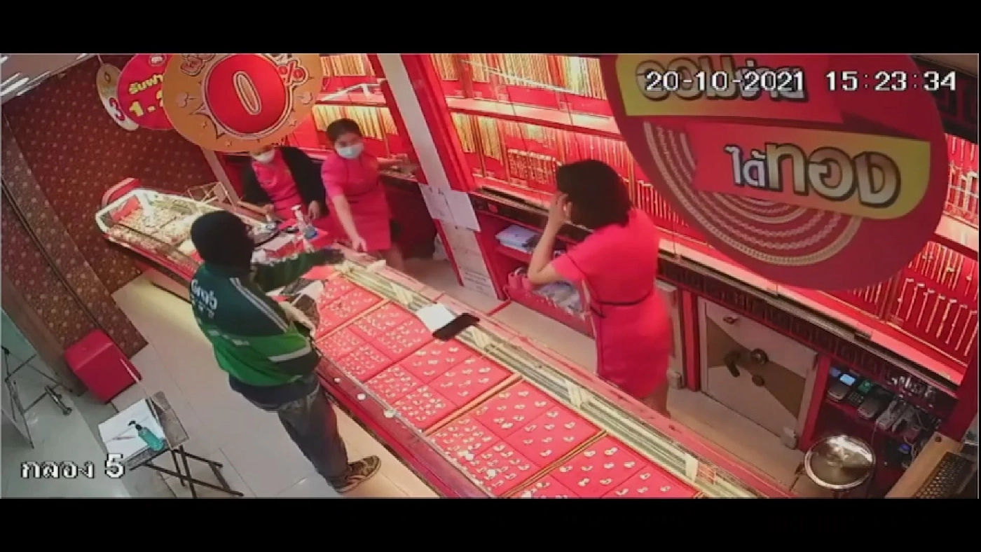 ตะลึง!! รวบ ไวยาวัจกรวัดเขาแก้ว จี้ชิงทองห้างดัง พ่วงข้อหาโกงเงินวัดอีกคดี