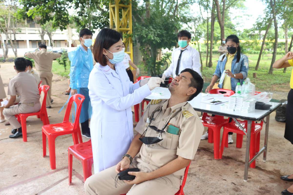 รร.มัธยมดัง อ.บัวใหญ่ สุ่มตรวจ ATK พร้อมเปิดสอนออนไซต์