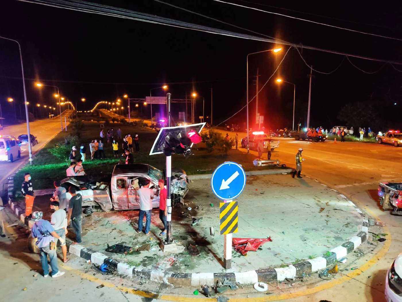 จนท.ตชด.214ซิ่งรถกระบะฝ่าไฟแดงถูกรถกระบะช่างพุ่งชน เจ็บ 3 สาหัส 2