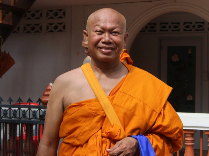 แฟนคลับแห่ส่ง "ครูปรีชา" บวชเป็นพระ 9 วัน 