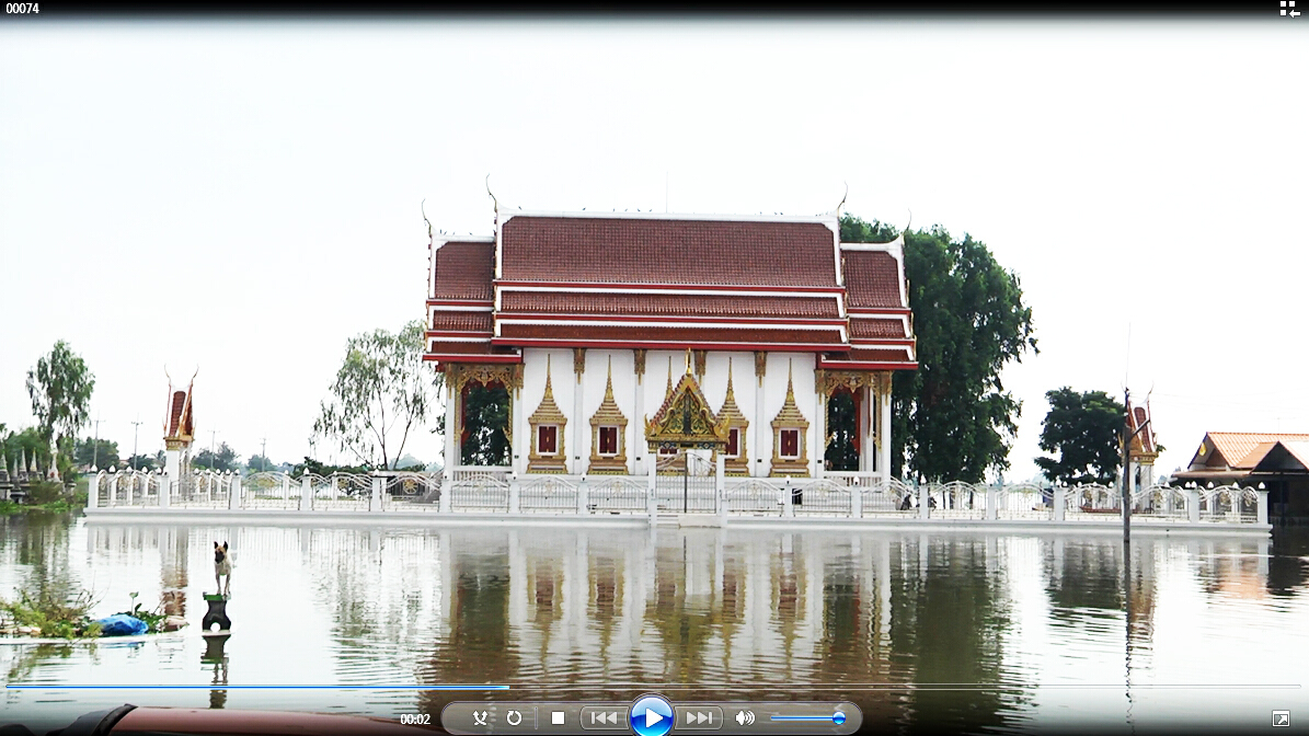 สลดพระว่ายน้ำไม่เป็น ขับเรือบิณฑบาตฝ่าน้ำท่วม ล่มจมน้ำมรณะ