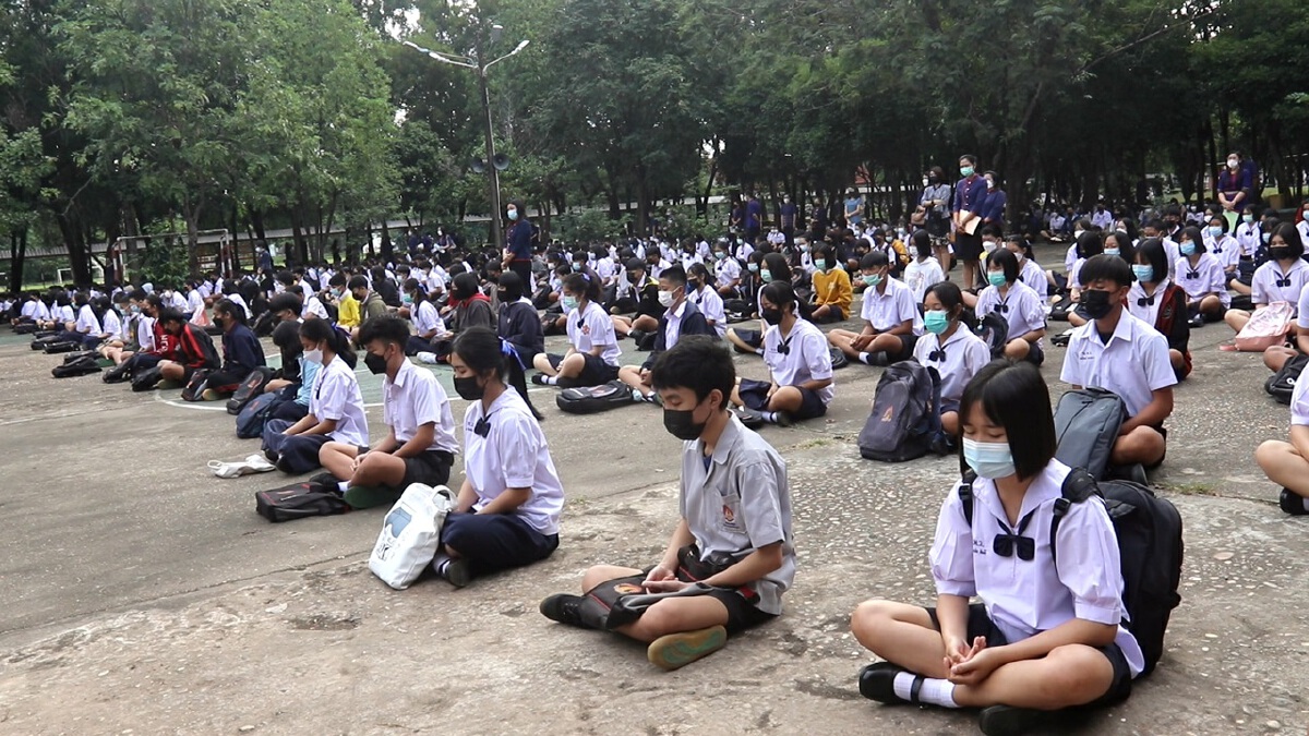 นครพนมเปิดเรียน on site วันแรกเข้าแถวหน้าเสาธงคึกคัก