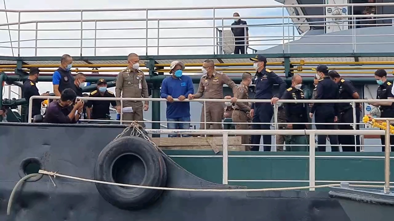 แฉขบวนการ"น้ำมันเถื่อนข้ามชาติ" โยงนักการเมือง