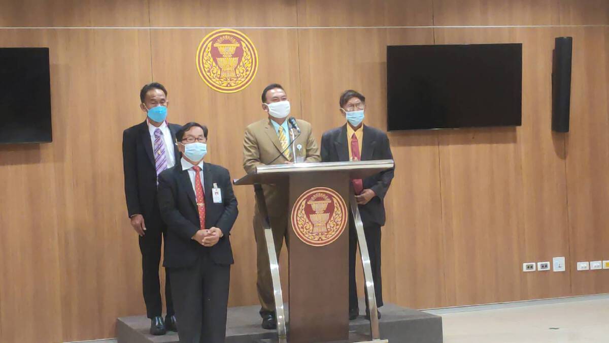"ร.อ.ธรรมนัส" ปัดข่าวภรรยา นั่งประธานยุทธศาสตร์พรรคประชาธิปไตยใหม่
