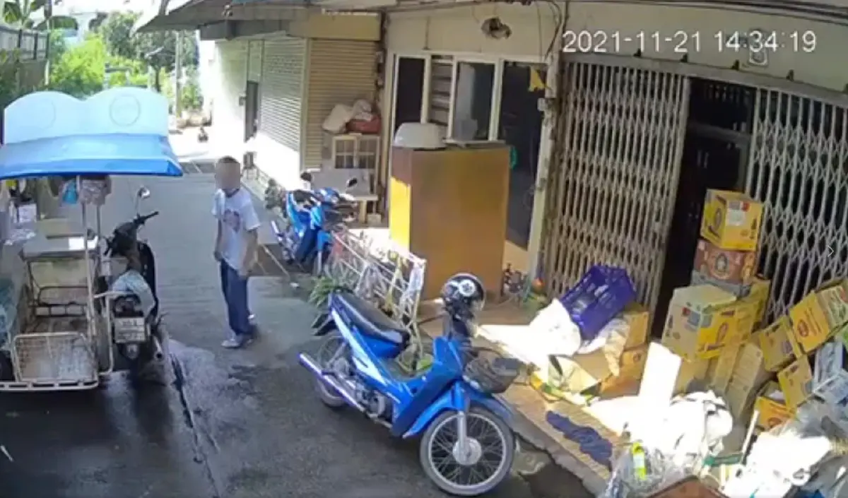 ร้องเรียนเพจดัง "ชายคล้ายป่วยจิต" ชอบโยนถุงอุจจาระใส่บ้าน