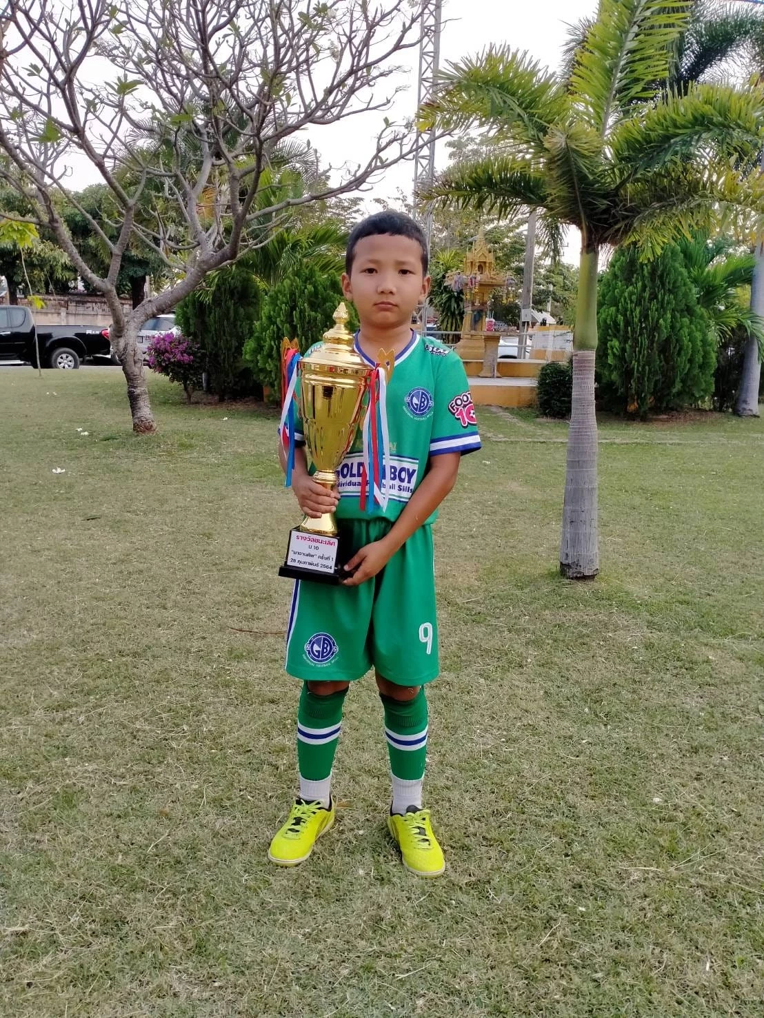 ‘โอโซน’ นร.เมืองเลย อนาคตอยากเป็นนักฟุตบอลอาชีพ ติดทีมชาติไทย