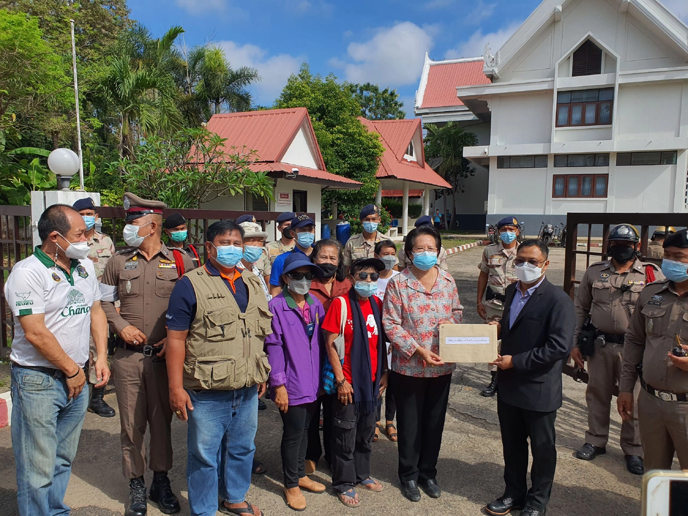 ชาวบ้านค้านสร้างบ้านพักผู้พิพากษากลางเมืองสุรินทร์