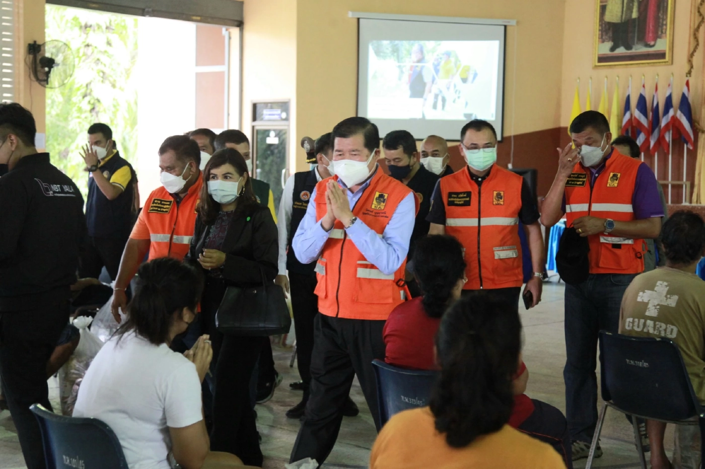 "นิพนธ์"ลุยสุราษฎร์ธานีช่วยน้ำท่วม กำชับทุกฝ่ายดูแลปชช.ใกล้ชิด