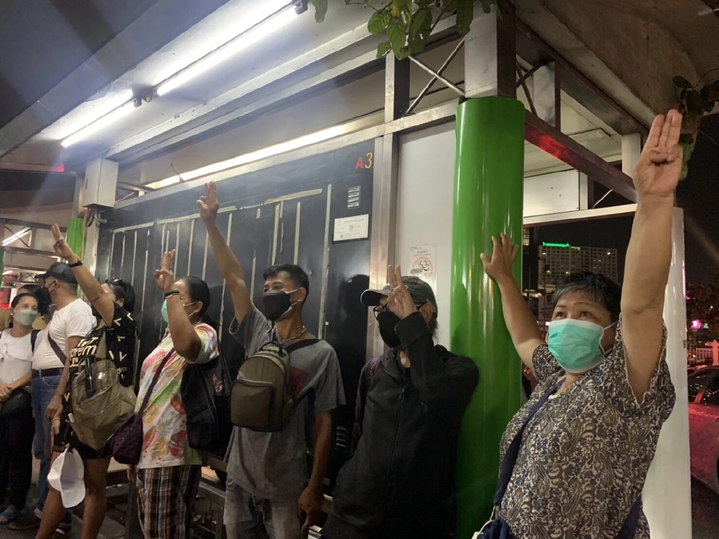 มาตามนัดแต่กร่อย! ม็อบ 19 พ.ย. รวมตัวอนุสาวรีย์ชัยฯ ขับไล่ลุงออก