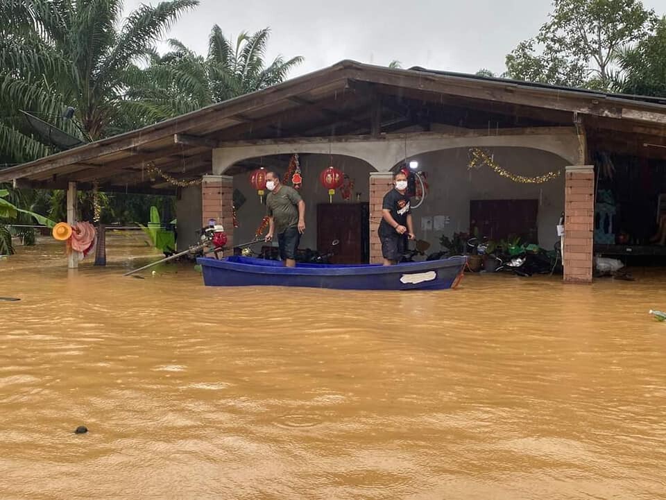 ชุมพร เร่งอพยพ หลังฝนตกหนัก น้ำท่วมแล้วหลายพื้นที่