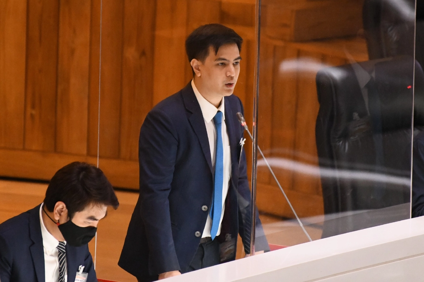 นายพริษฐ์ วัชรสินธุ แกนนำกลุ่มรีโซลูชั่น