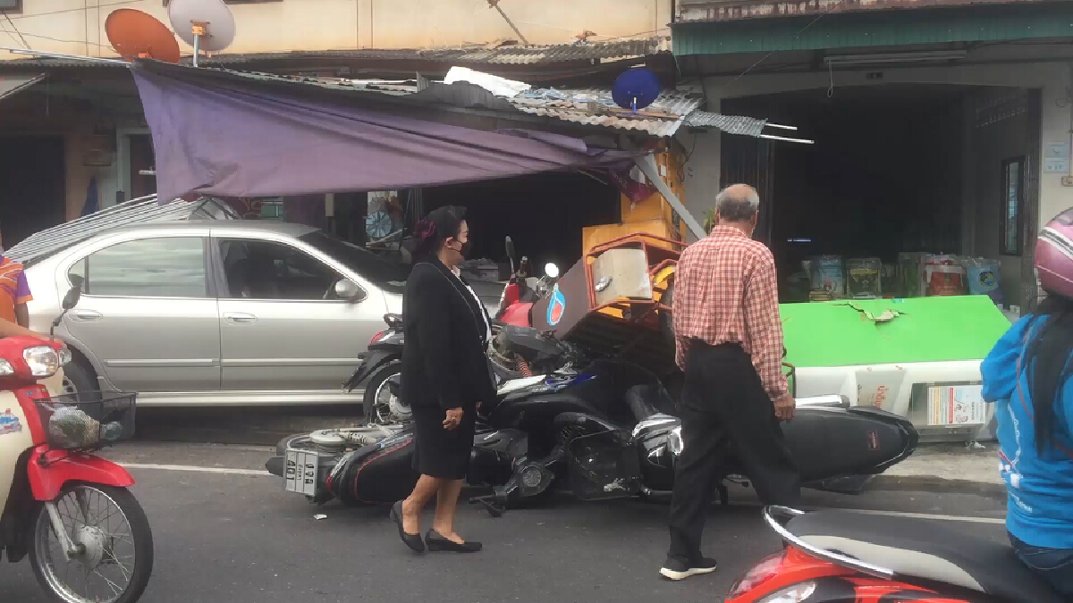 ผู้พิพากษาศาลเยาวชนฯ พุ่งชนพรวดเดียว 8 คันรวด