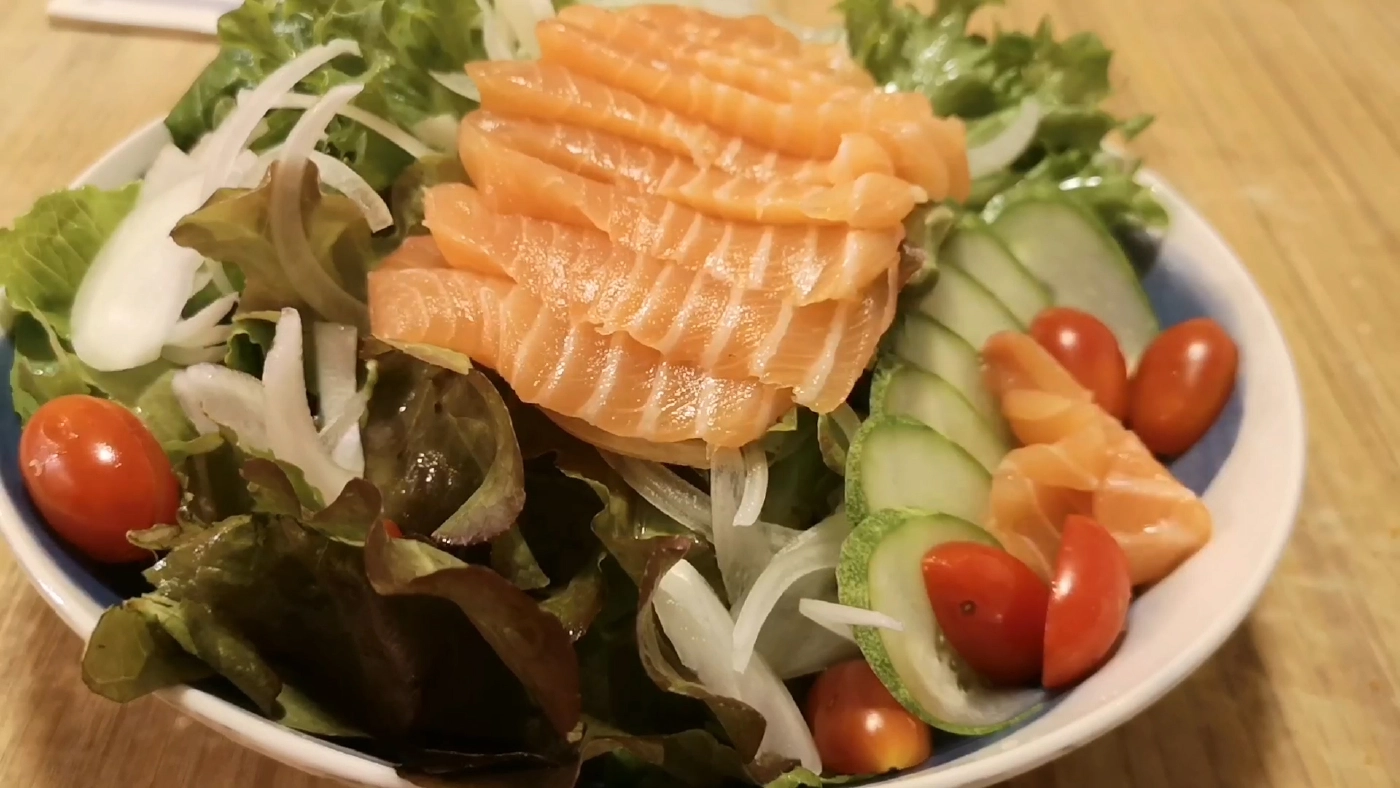 ซูชิย่างไฟฝีมือครูสาวตรังและเพื่อนเชฟสาวจากเกาะพงัน