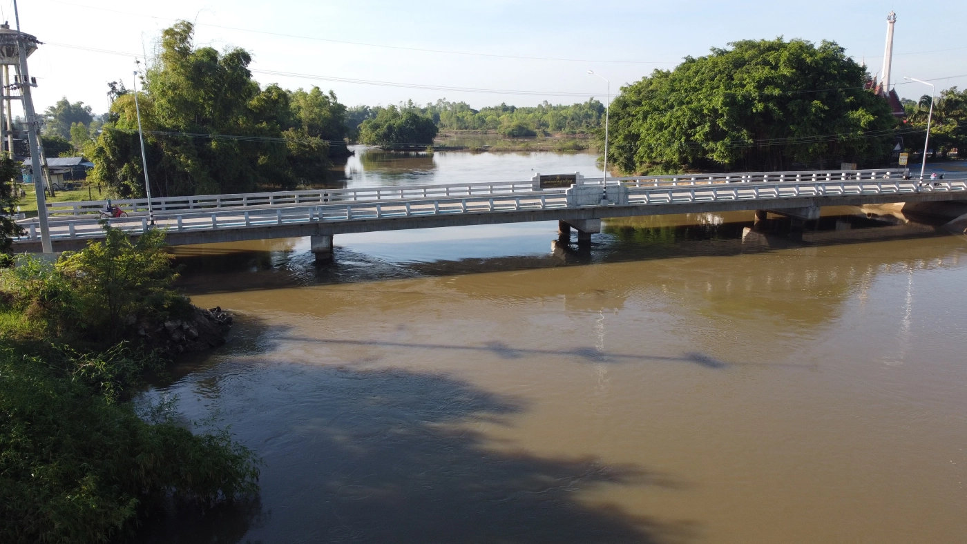 ฮือฮาต้นตะเคียนยักษ์หลังเขื่อนพิมายเร่งผลักดันน้ำเชื่อให้โชค