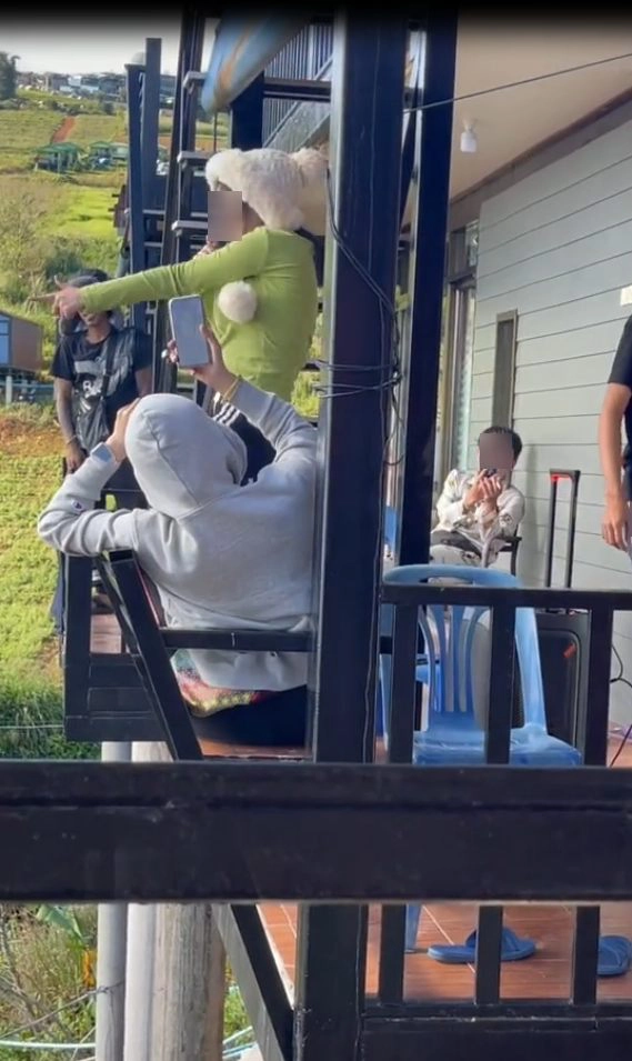 ประจานอีกวีรกรรมแก๊ง "ทริปไม่อาบน้ำ" ร้องเพลงลั่นภูทับเบิก 