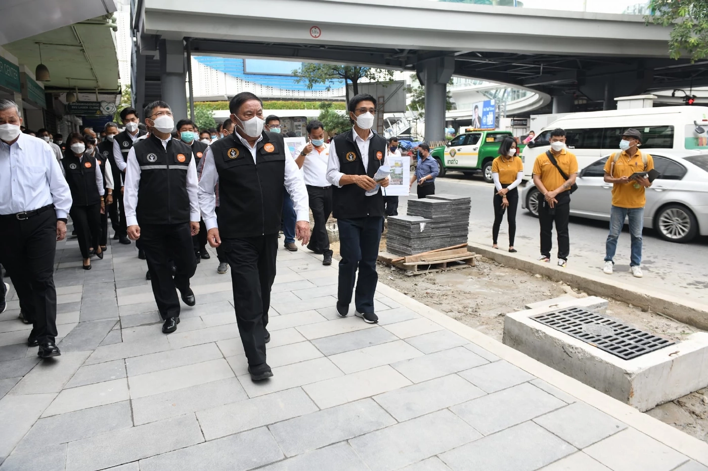 ปรับโฉมทางเท้า ย่านธุรกิจใจกลางเมือง