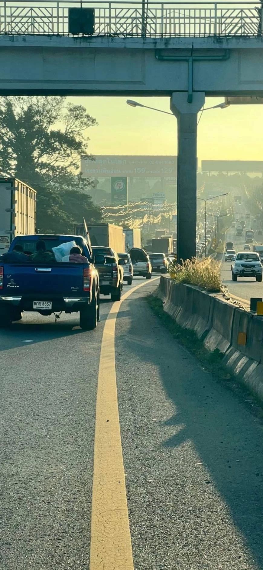 สายอีสานรถติดสนั่น ประชาชนแห่เดินทางกลับบ้านไปเลือกตั้ง อบต.