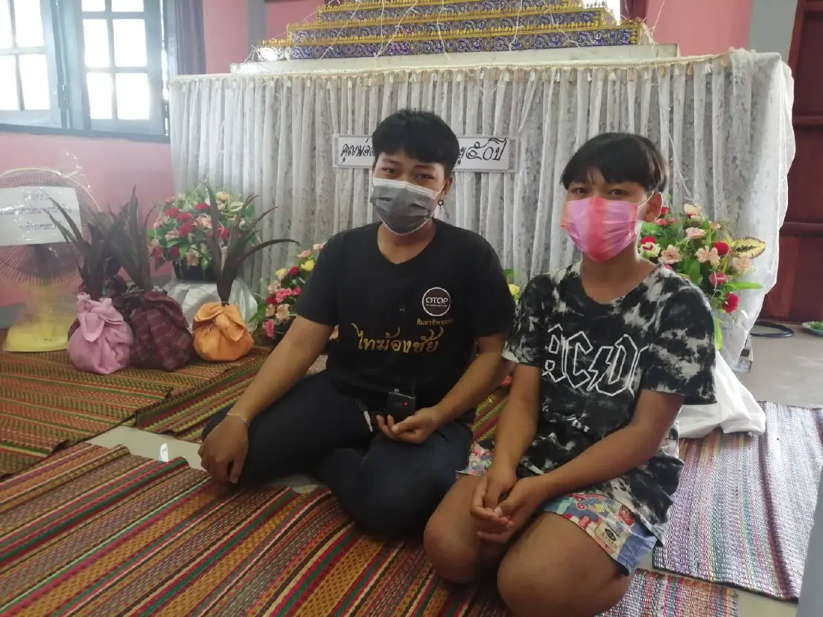 สุดเศร้าภรรยาเคาะโลงบอกวิญาณสามีเหยื่อวัยรุ่นปืนโหดสู่สุคติ