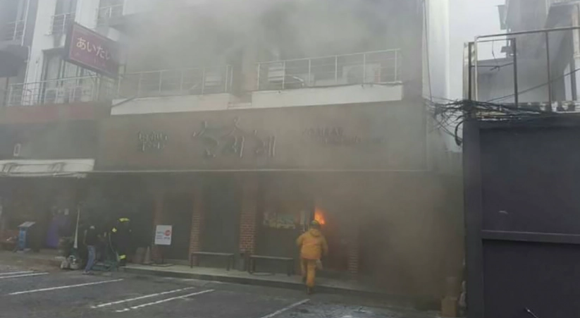 ระทึก! ไฟไหม้ร้านโคซิแร ปิ้งย่างเกาหลีชื่อดังทองหล่อ