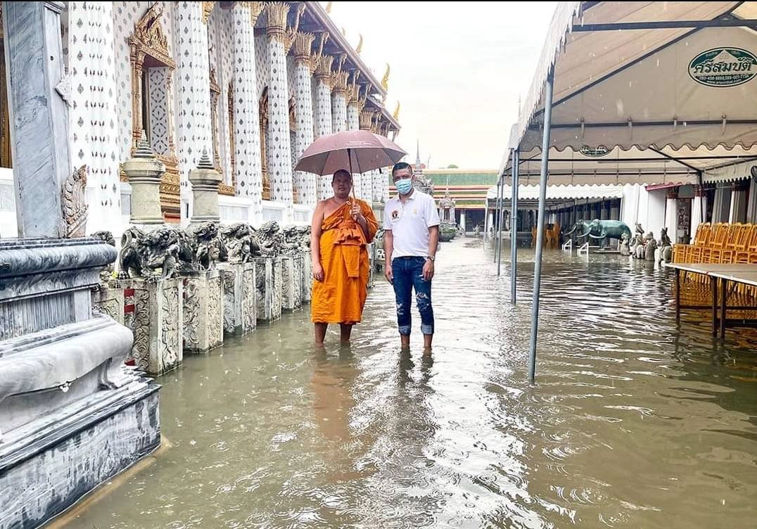 น้ำท่วมขังเขตพุทธาวาส วัดอรุณราชวราราม