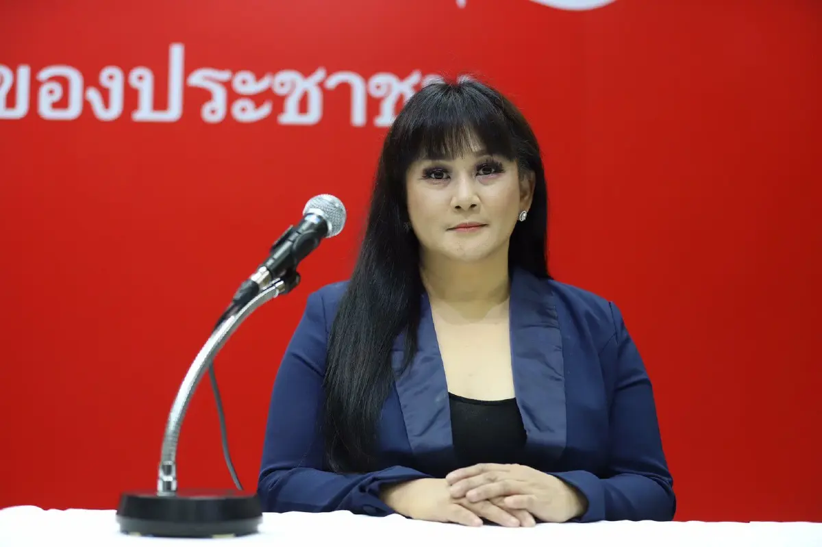 "เพื่อไทย"ดักคอ"บิ๊กตู่" หวังว่าคงไม่สั่งทหารเลี้ยงหมูแก้ราคาพุ่ง