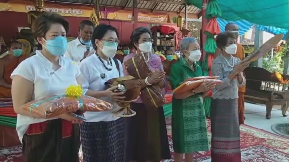 ทอดกฐินได้ปัจจัยกว่าล้านบาทหวั่นโจรปล้นต้องนำไปฝากตู้เซฟตำรวจ