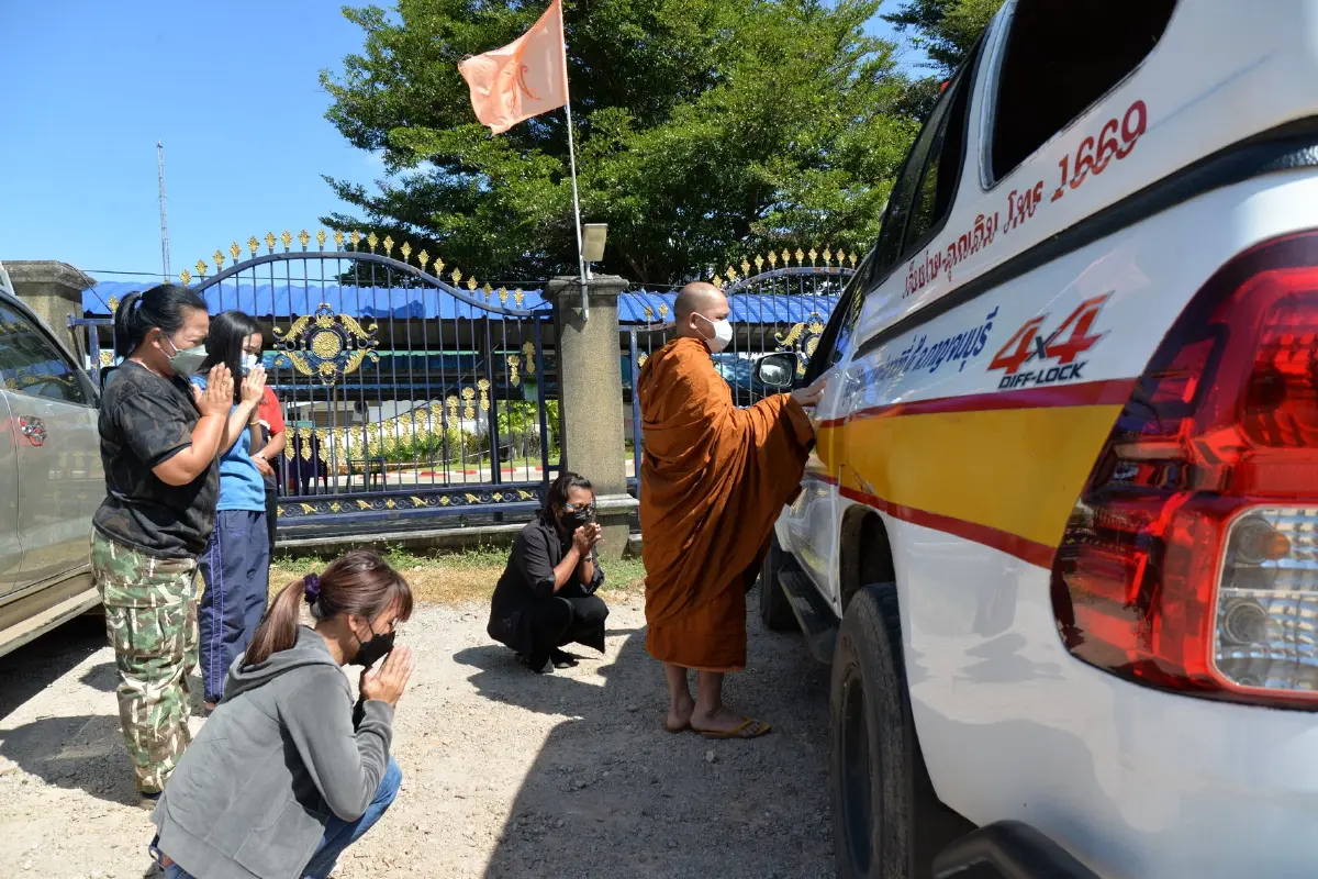 เฮลิคอปเตอร์กองพล 9 นำร่าง จนท.พิทักษ์ป่า ออกจากหุบเขาได้แล้ว