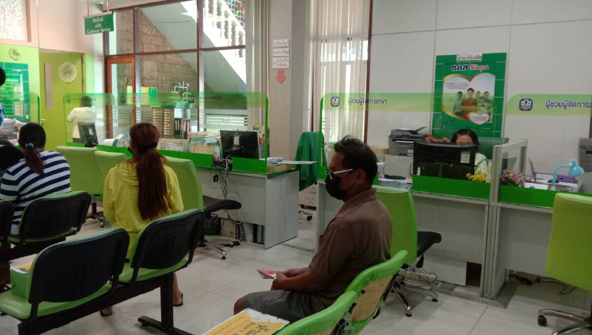 ชาวนาพิมายแห่รับเงินชดเชยส่วนต่างราคาข้าว