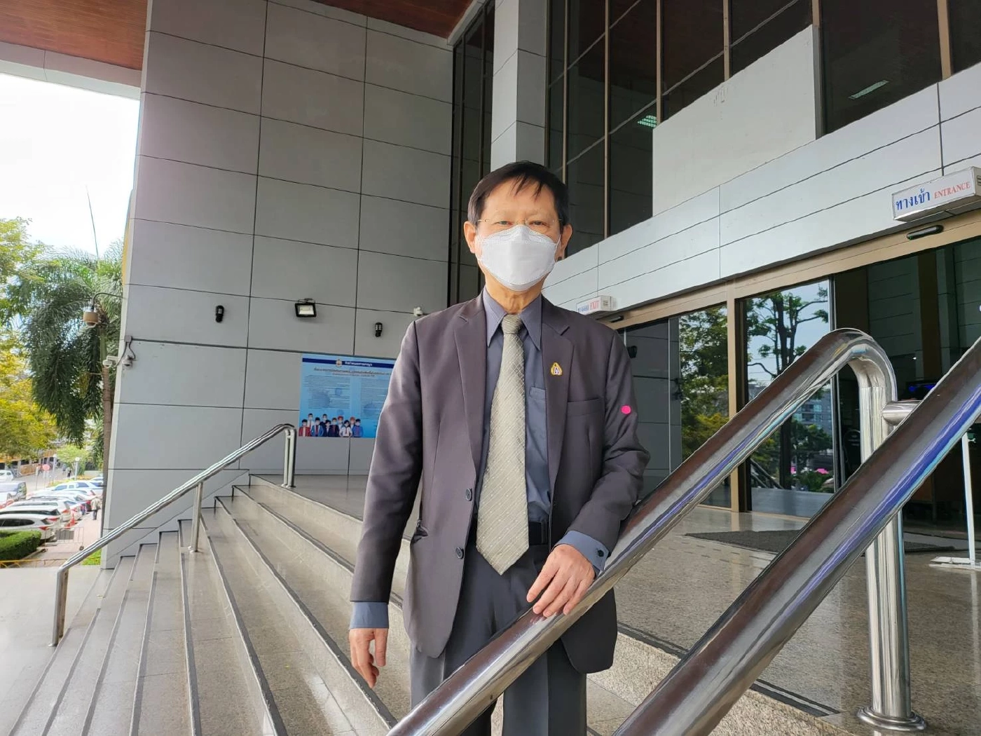 ส่งฟ้อง นพ.ระวี คดีม็อบบุกกระทรวงพลังงานปี 57 ระบุ ผ่านมา 8 ปี กลับเกิดขึ้นอีก