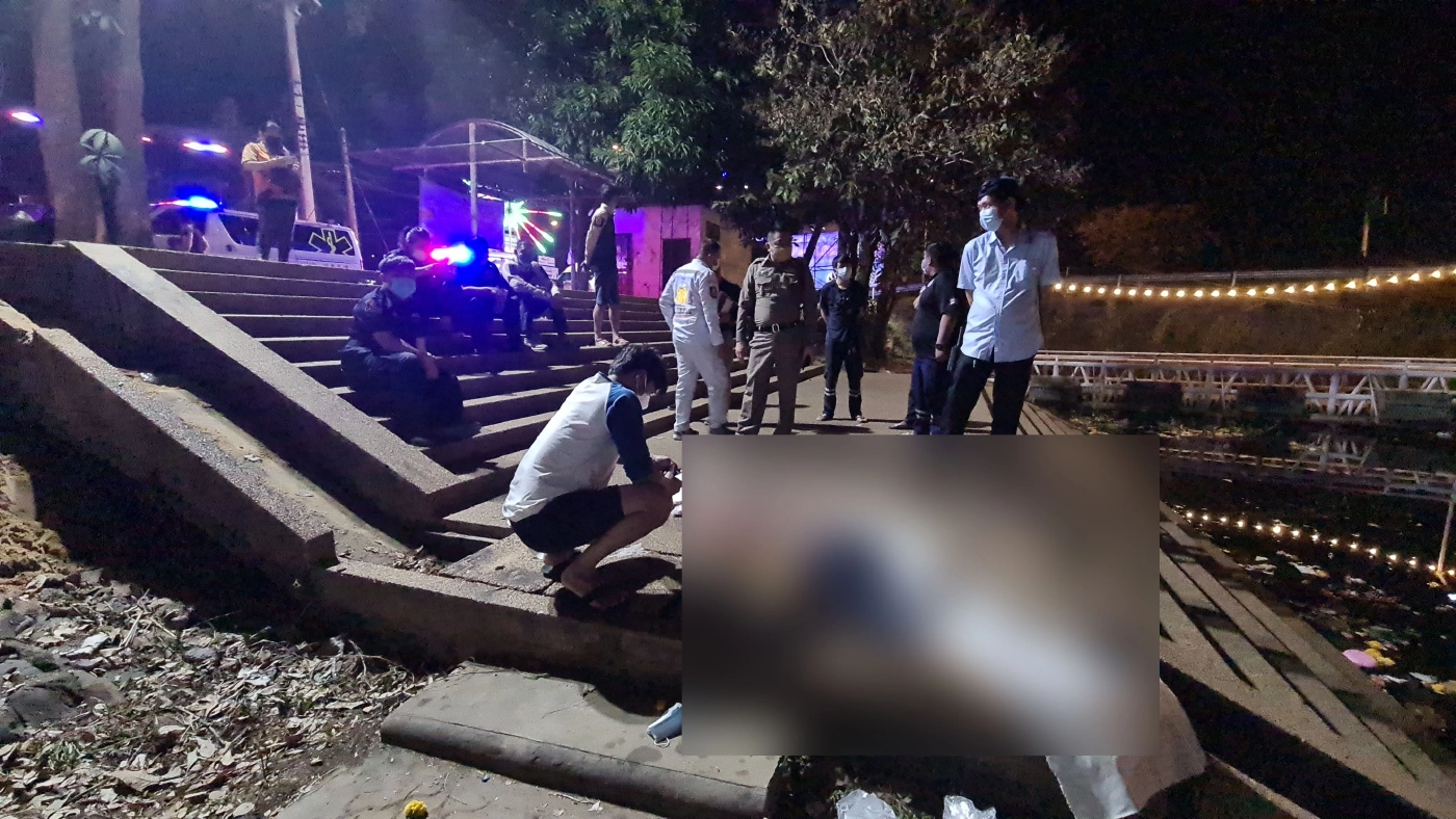 สลดวันลอยกระทง คุณตาวัย 57 ปี จมน้ำหลังลงเรือเก็บเงินในกระทง