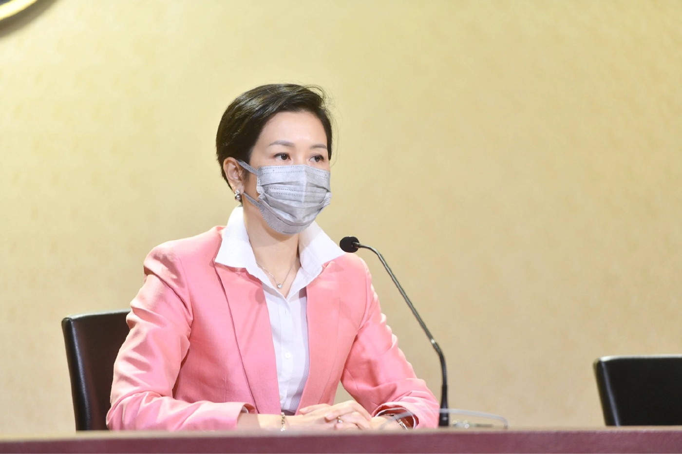 น.ส.รัชดา ธนาดิเรก รองโฆษกประจำสำนักนายกรัฐมนตรี