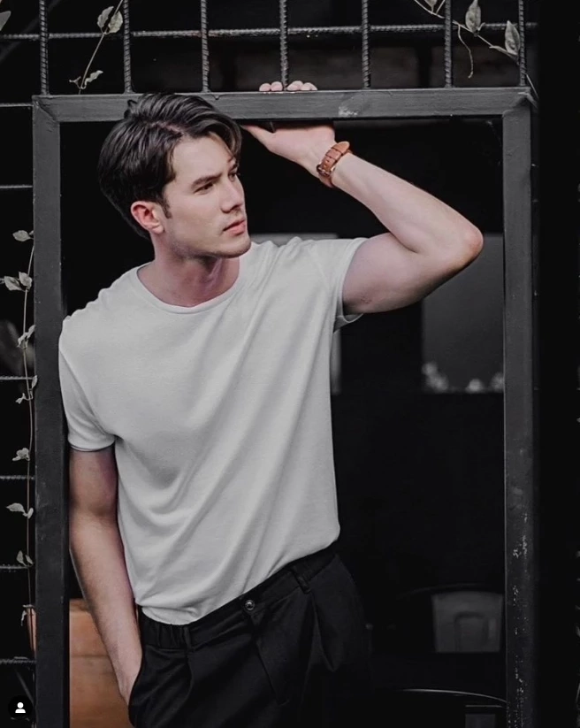 ซัดกันนัว ! แฟนคลับ “อาเล็ก ธีรเดช” กับ “มิกค์ ทองระย้า” เทียบใครดีกว่ากัน ?