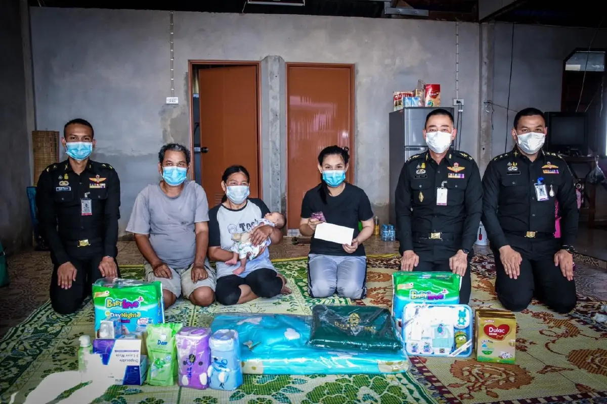 ประทับใจ! “ผบ.ร.3 พัน.3” เยี่ยมบ้านทหารใหม่ ให้วิดีโอคอลกับลูกเพิ่งคลอด